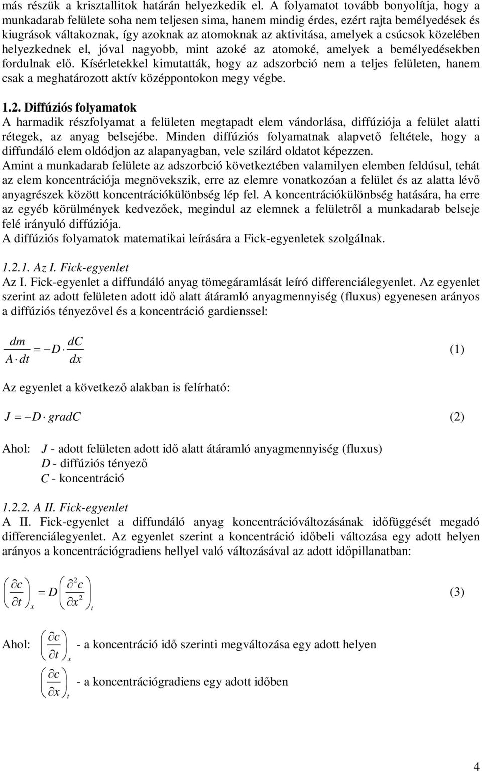 amelyek a csúcsok közelében helyezkednek el, jóval nagyobb, mint azoké az atomoké, amelyek a bemélyedésekben fordulnak elő.