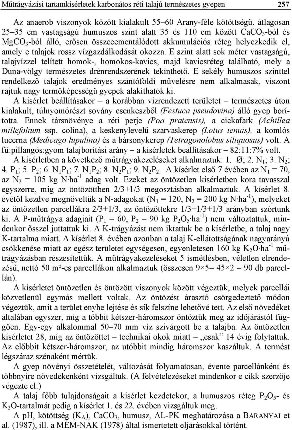 E szint alatt sok méter vastagságú, talajvízzel telített homok-, homokos-kavics, majd kavicsréteg található, mely a Duna-völgy természetes drénrendszerének tekinthető.