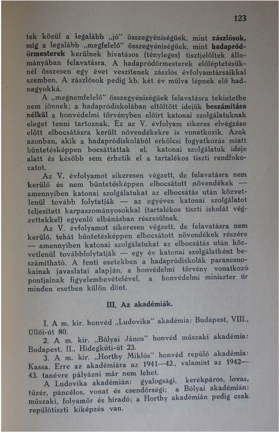 ,et ve'szítenek zászlós évfolyamtársaikkal szemben. A zászlósok pedig kb. két év múlva lépnek elő hadnagyokká.