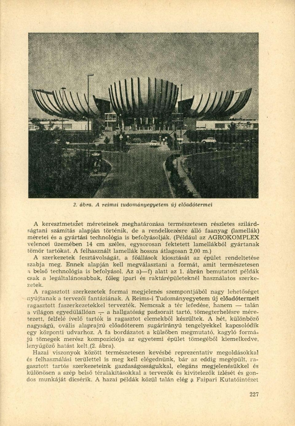 és a gyártási technológia is befolyásolják. (Például az AGROKOMPLEX velencei üzemében 14 cm széles, egysorosán fektetett lamellákból gyártanak tömör tartókat.