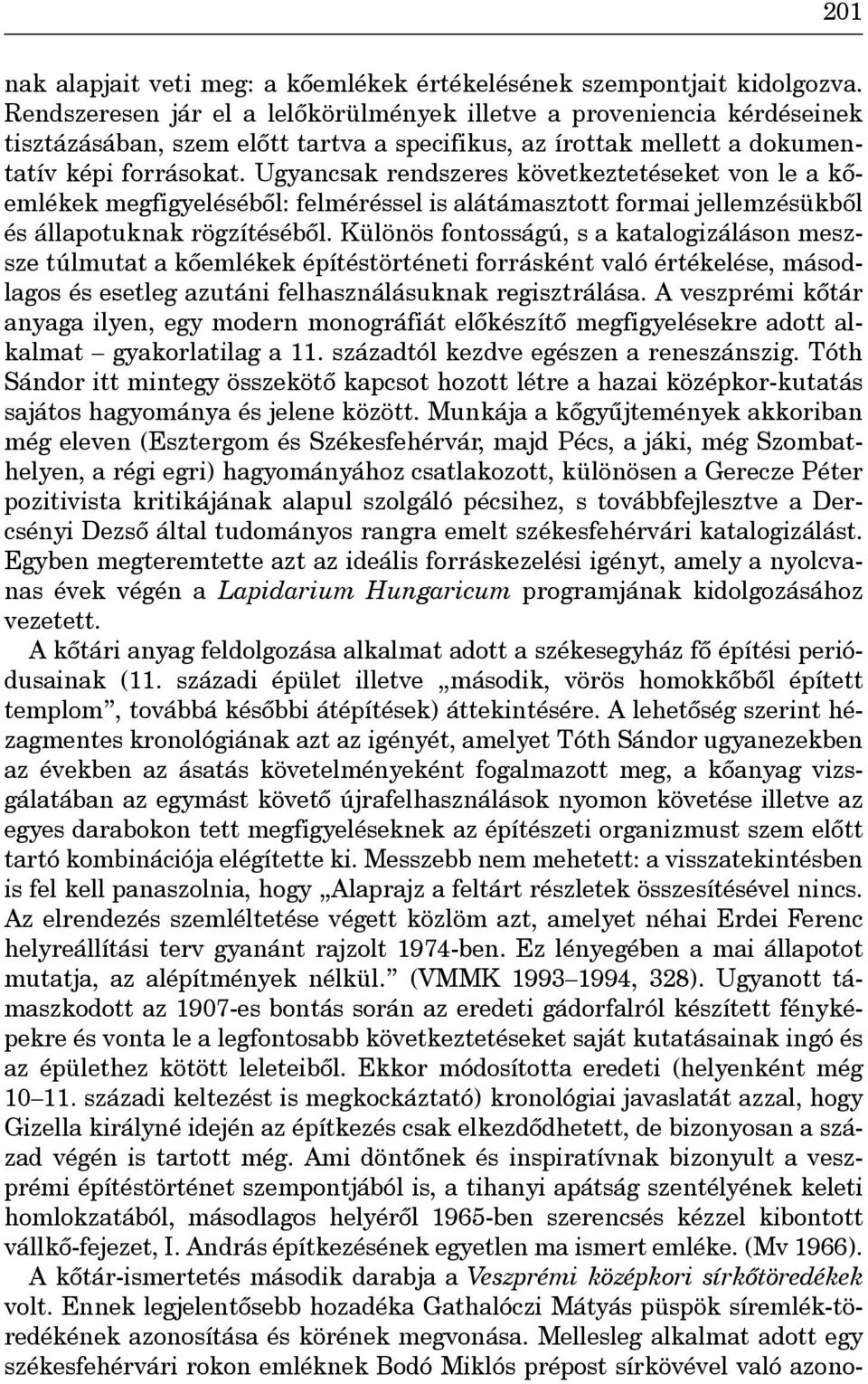 Ugyancsak rendszeres következtetéseket von le a kôemlékek megfigyelésébôl: felméréssel is alátámasztott formai jellemzésükbôl és állapotuknak rögzítésébôl.