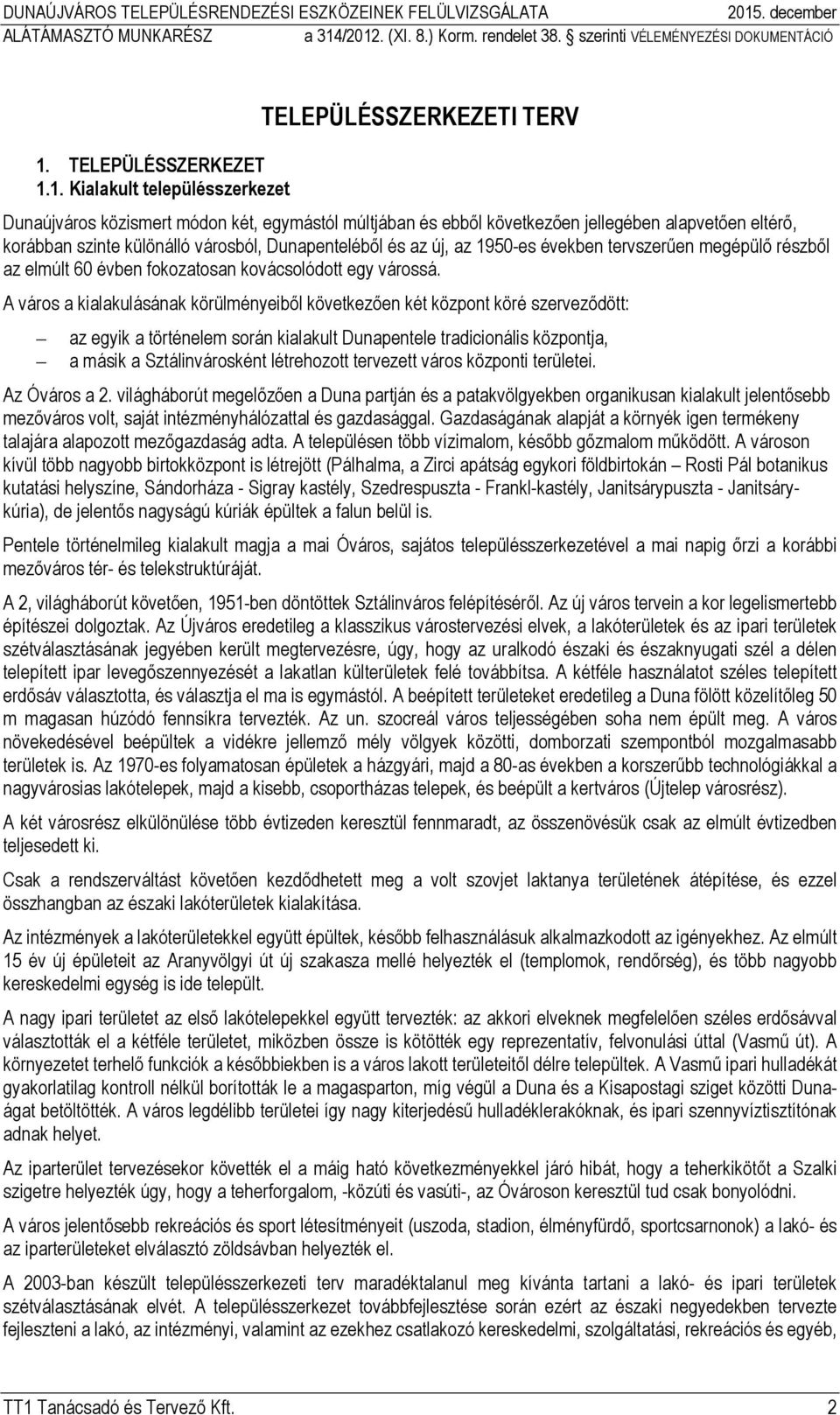 A város a kialakulásának körülményeiből következően két központ köré szerveződött: az egyik a történelem során kialakult Dunapentele tradicionális központja, a másik a Sztálinvárosként létrehozott