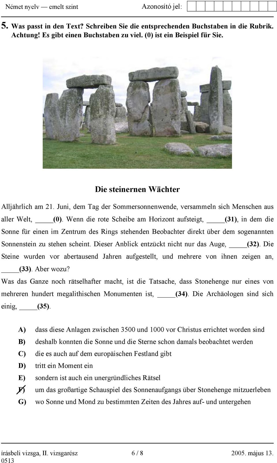 Wenn die rote Scheibe am Horizont aufsteigt, (31), in dem die Sonne für einen im Zentrum des Rings stehenden Beobachter direkt über dem sogenannten Sonnenstein zu stehen scheint.