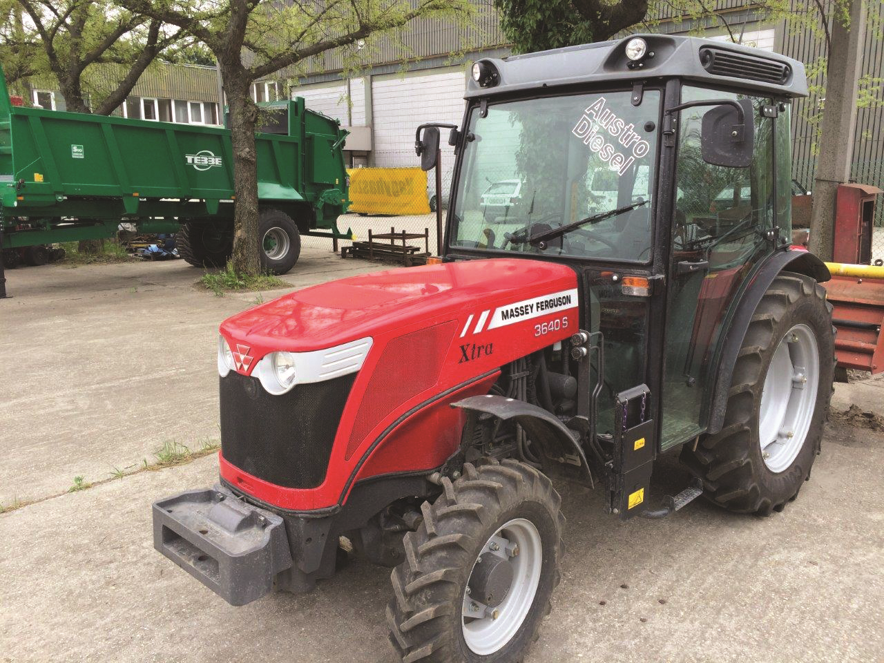 Massey Ferguson 3640-4S 84 LE, 900 üzemóra, WeinbauProfi Plus felszereltség, elektr.