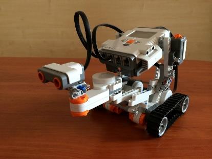 Előzetes fejlesztések Szántóföldi hasznosítású scout robot modellezése, prototípus készítés.
