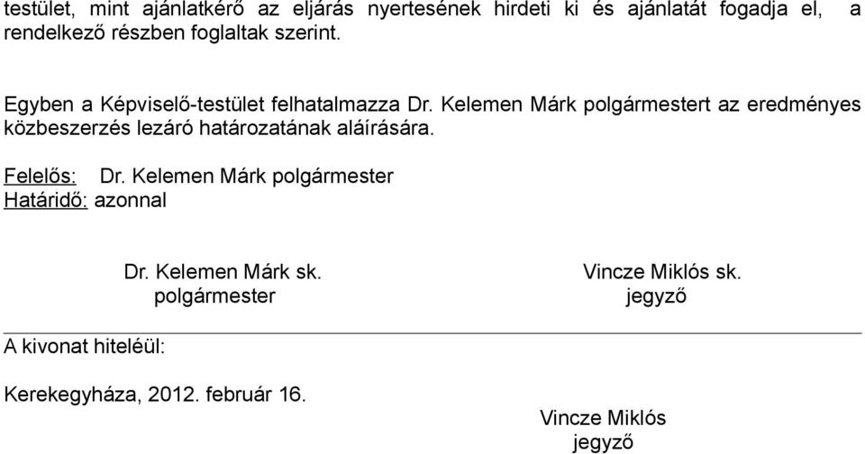 Kelemen Márk plgármestert az eredményes közbeszerzés lezáró határzatának aláírására. Felelős: Dr.
