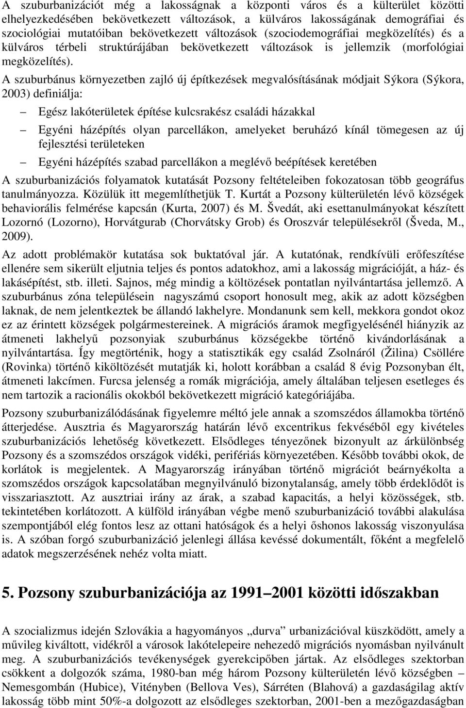 A szuburbánus környezetben zajló új építkezések megvalósításának módjait Sýkora (Sýkora, 2003) definiálja: Egész lakóterületek építése kulcsrakész családi házakkal Egyéni házépítés olyan parcellákon,