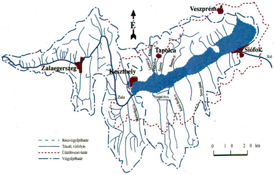 A Balaton Vízfelülete: 600 km 2 Vízgyűjtő területe:5800 km 2 tó hossza 78 km átlagos szélessége 7.7 km Víztömege kb. 2 milliárd m 3 átlagos mélysége 3.3 m általában befagy, átl.