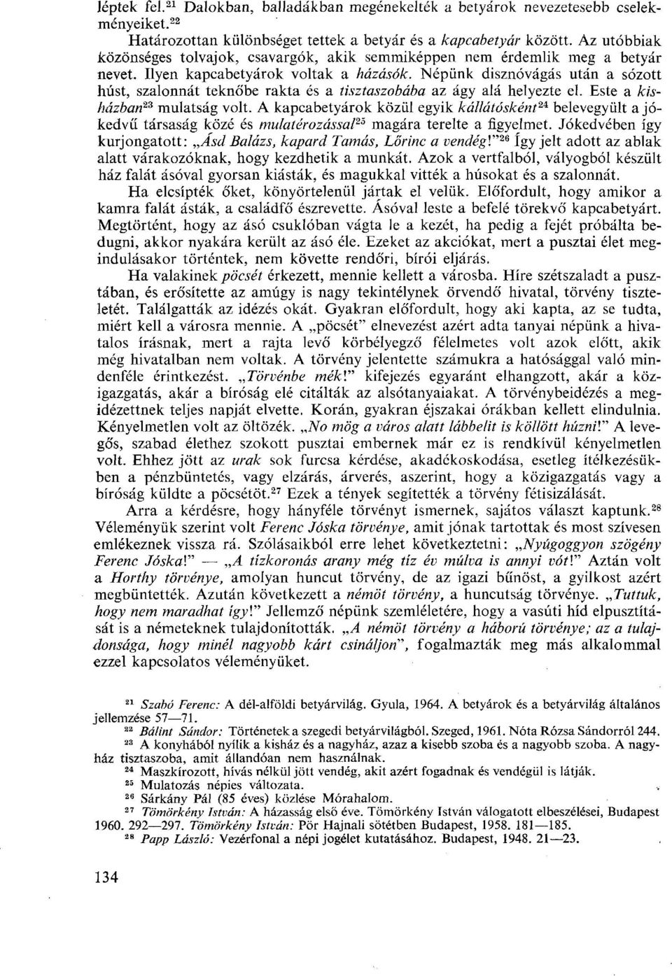 Népünk disznóvágás után a sózott húst, szalonnát teknőbe rakta és a tisztaszobába az ágy alá helyezte el. Este a kisházban^ mulatság volt.