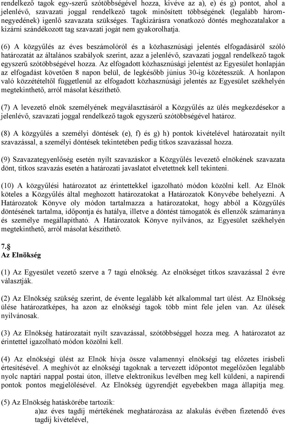 (6) A közgyőlés az éves beszámolóról és a közhasznúsági jelentés elfogadásáról szóló határozatát az általános szabályok szerint, azaz a jelenlévı, szavazati joggal rendelkezı tagok egyszerő