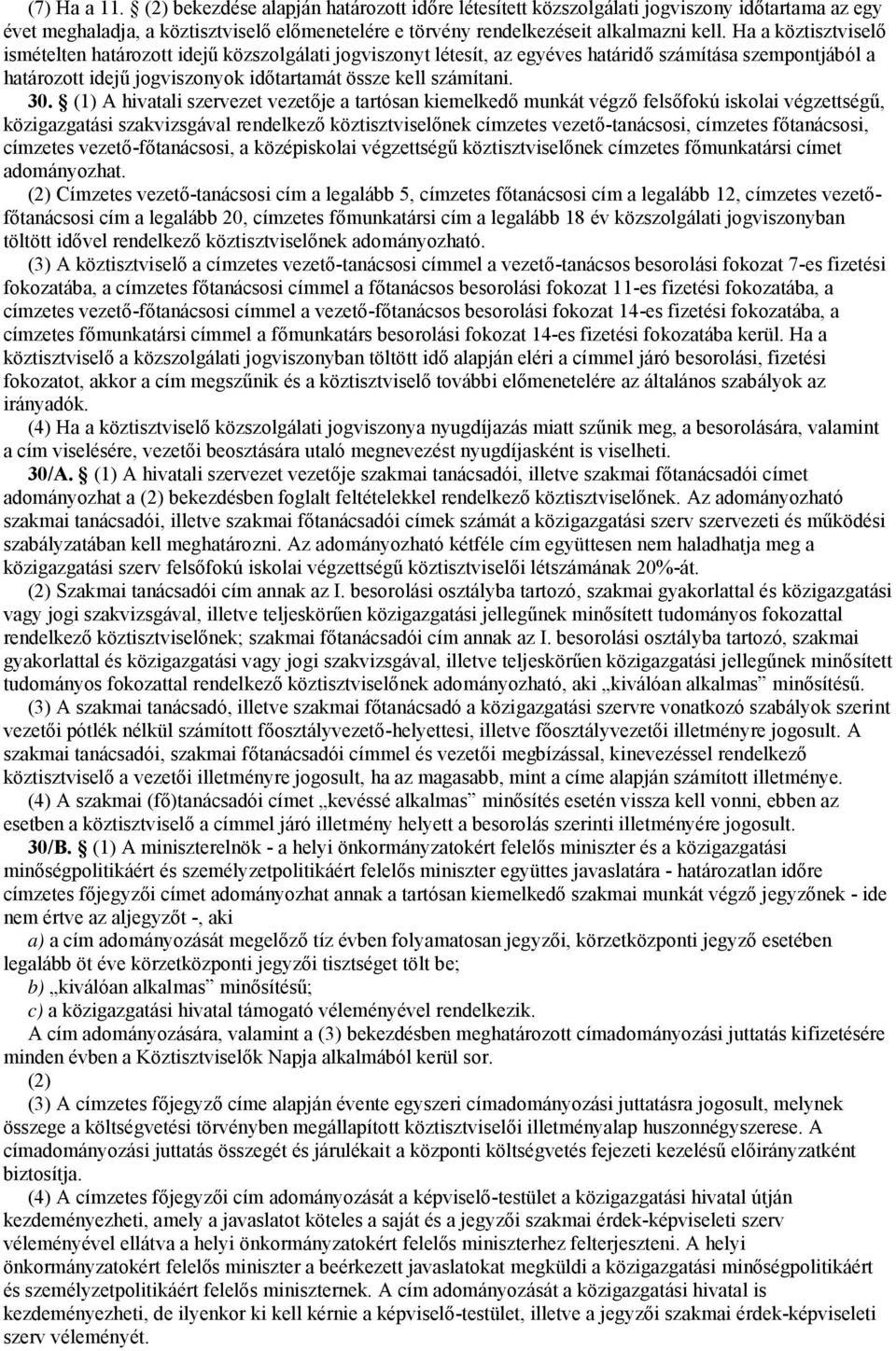 (1) A hivatali szervezet vezetője a tartósan kiemelkedő munkát végző felsőfokú iskolai végzettségű, közigazgatási szakvizsgával rendelkező köztisztviselőnek címzetes vezető-tanácsosi, címzetes