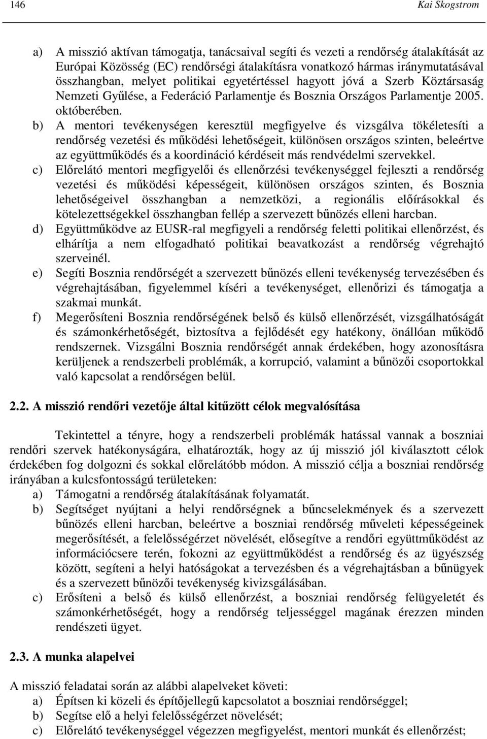 b) A mentori tevékenységen keresztül megfigyelve és vizsgálva tökéletesíti a rendırség vezetési és mőködési lehetıségeit, különösen országos szinten, beleértve az együttmőködés és a koordináció