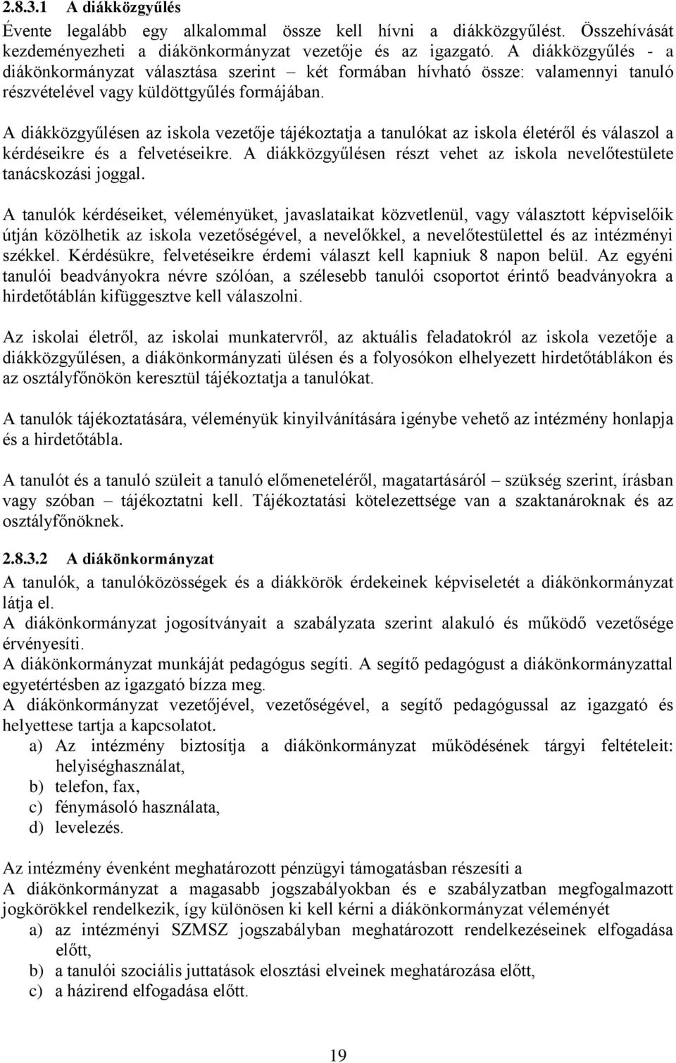 A diákközgyűlésen az iskola vezetője tájékoztatja a tanulókat az iskola életéről és válaszol a kérdéseikre és a felvetéseikre.