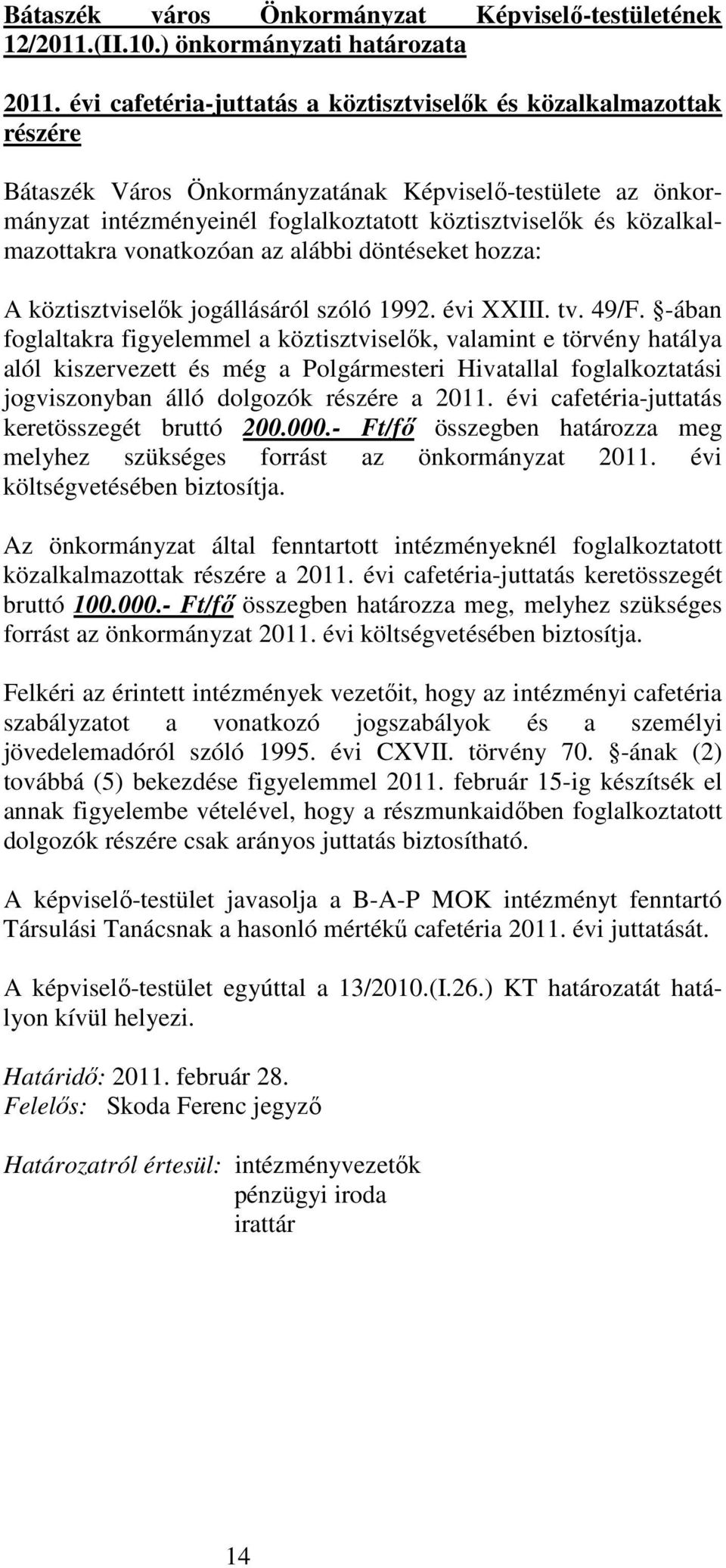 közalkalmazottakra vonatkozóan az alábbi döntéseket hozza: A köztisztviselık jogállásáról szóló 1992. évi XXIII. tv. 49/F.