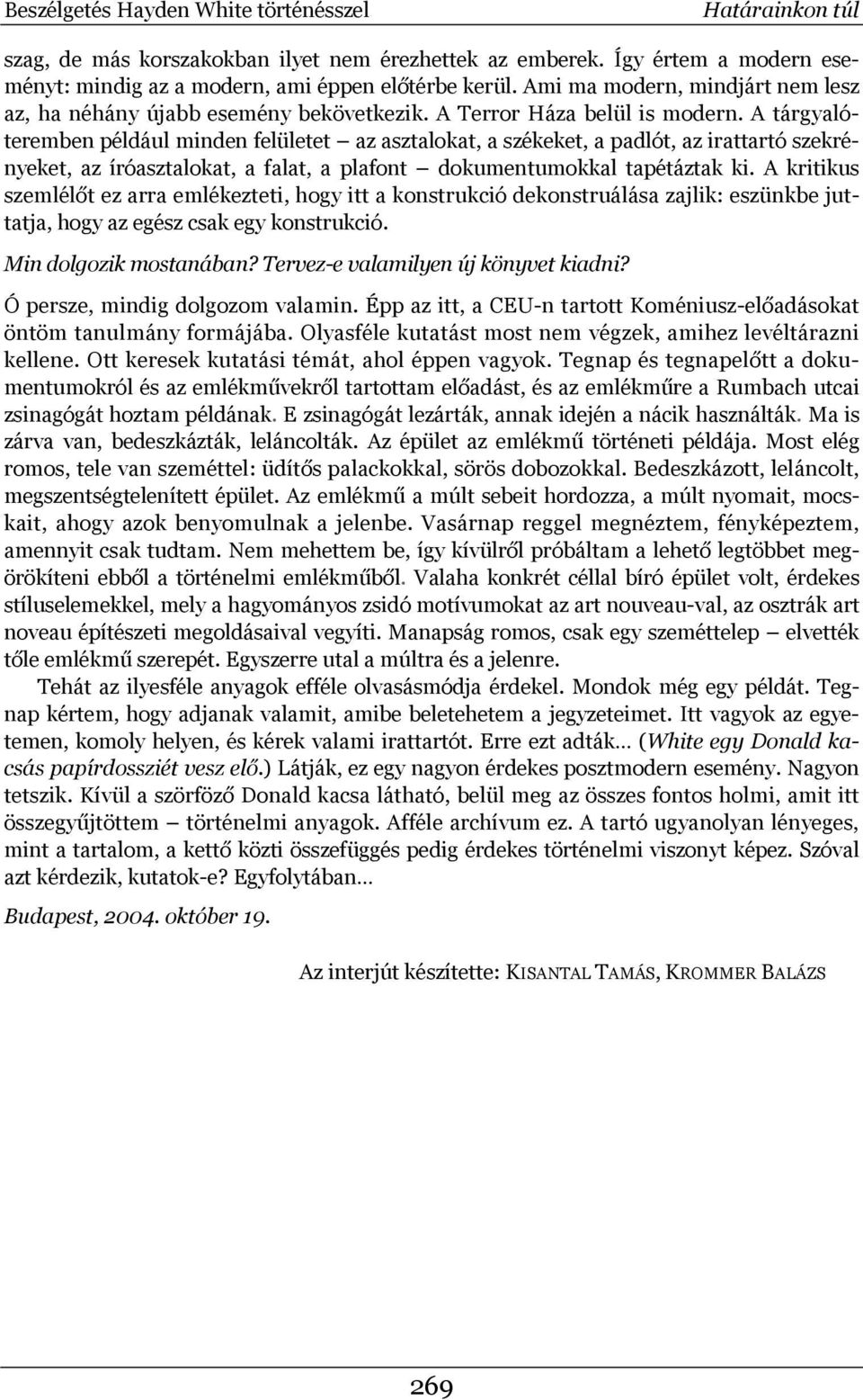 A tárgyalóteremben például minden felületet az asztalokat, a székeket, a padlót, az irattartó szekrényeket, az íróasztalokat, a falat, a plafont dokumentumokkal tapétáztak ki.