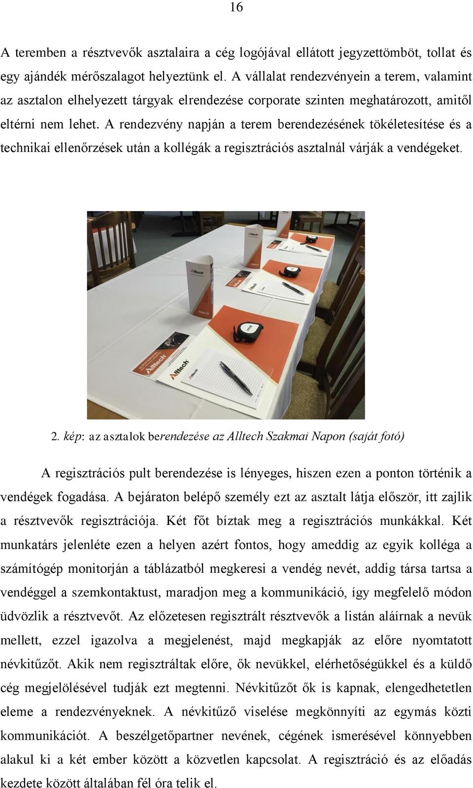 A rendezvény napján a terem berendezésének tökéletesítése és a technikai ellenőrzések után a kollégák a regisztrációs asztalnál várják a vendégeket. 2.