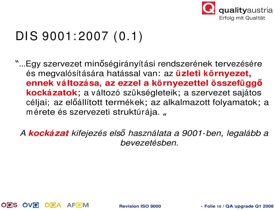 ennek változása, az ezzel a környezettel összefügg kockázatok; a változó szükségleteik; a szervezet sajátos céljai;