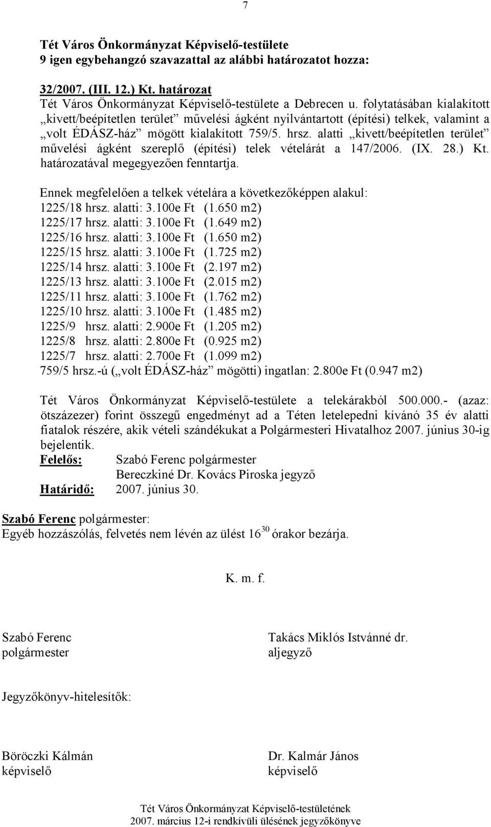 alatti kivett/beépítetlen terület mővelési ágként szereplı (építési) telek vételárát a 147/2006. (IX. 28.) Kt. határozatával megegyezıen fenntartja.