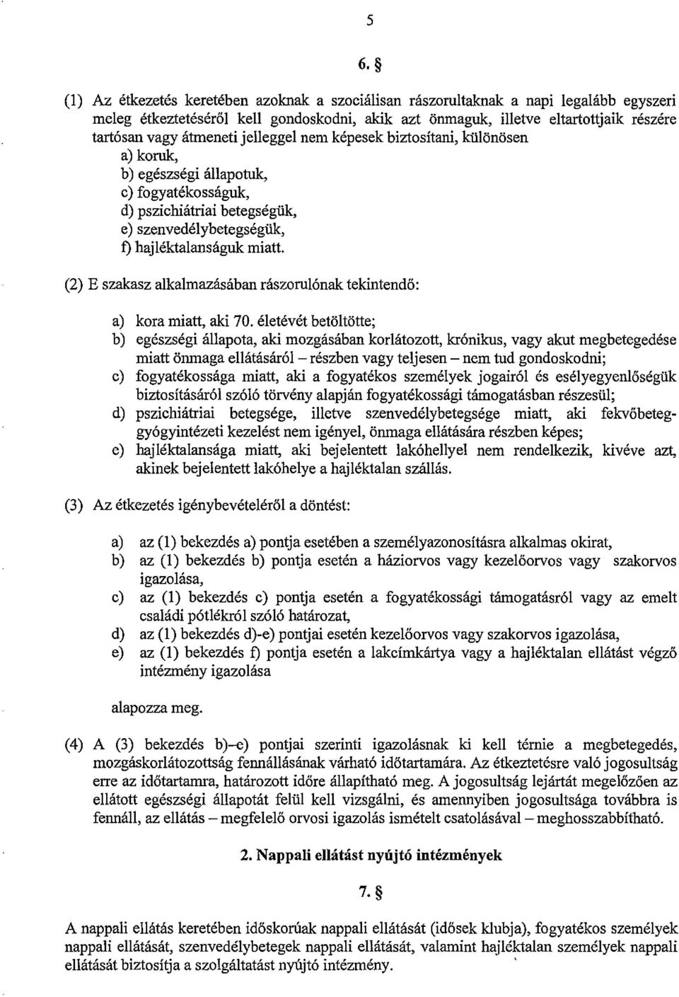 (2) E szakasz alkalmazásában rászorulónak tekintendő: a) kora miatt, aki 70.