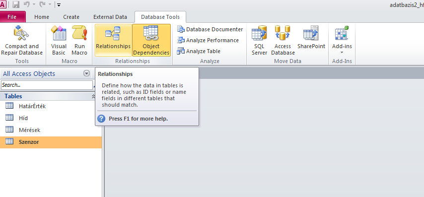 Kapcsolatok létrehozása A kapcsolatok kialakítása az Access-ben grafikus módon történik. Ehhez kattintsunk a Database Tools fülre.