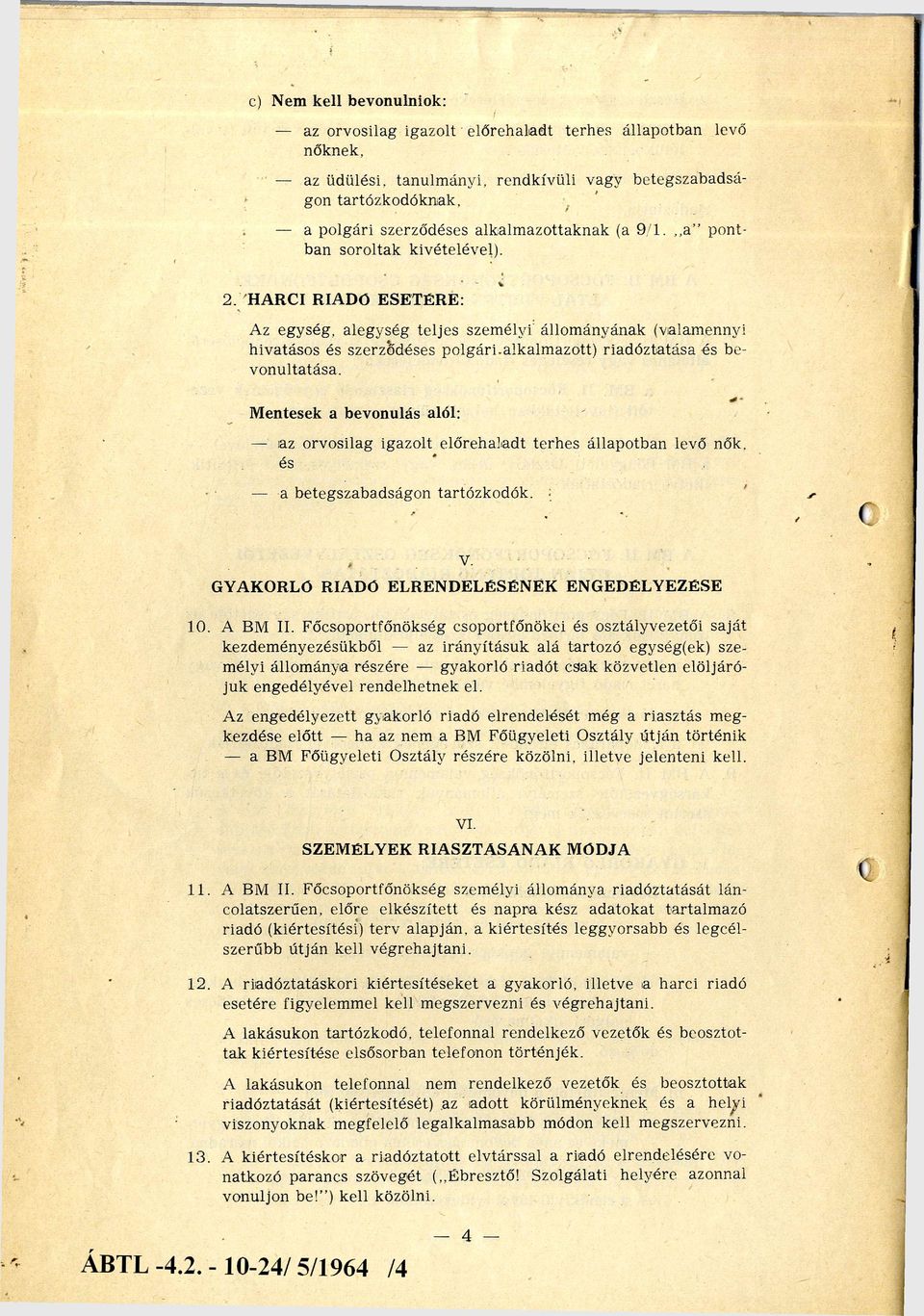 HARCI RIADÓ ESETÉRE: Az egység, alegység teljes személyi állom ányának (valamennyi hivatásos és szerződéses p o lg á r i alkalmazott) riadóztatása és be vonultatása.