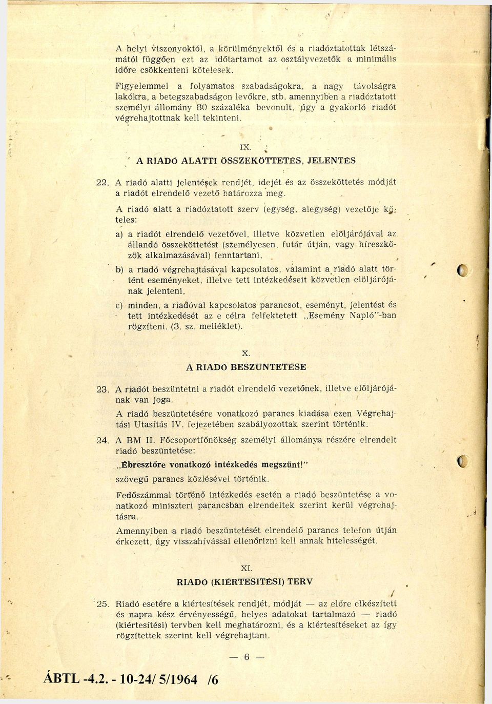 am ennyiben a riadóztatott személyi állomány 80 százaléka bevonult, úgy a gyakorló riadót v é g re h a jto ttn a k kell tekinteni. IX. A RIADÓ ALATTI ÖSSZEKÖTTETÉS, JELENTÉS 22.