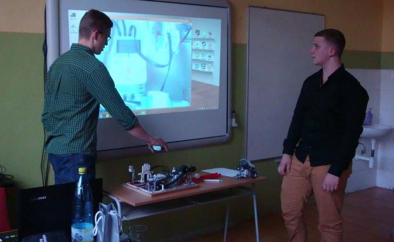 R o b o t o k Árvíz * Robotika A Szlovák Köztársaság Oktatási Minisztériumának javaslatára 2015. november 09. és 13. között iskolánkon is megtartottuk a Tudomány és technika című projekthetet.