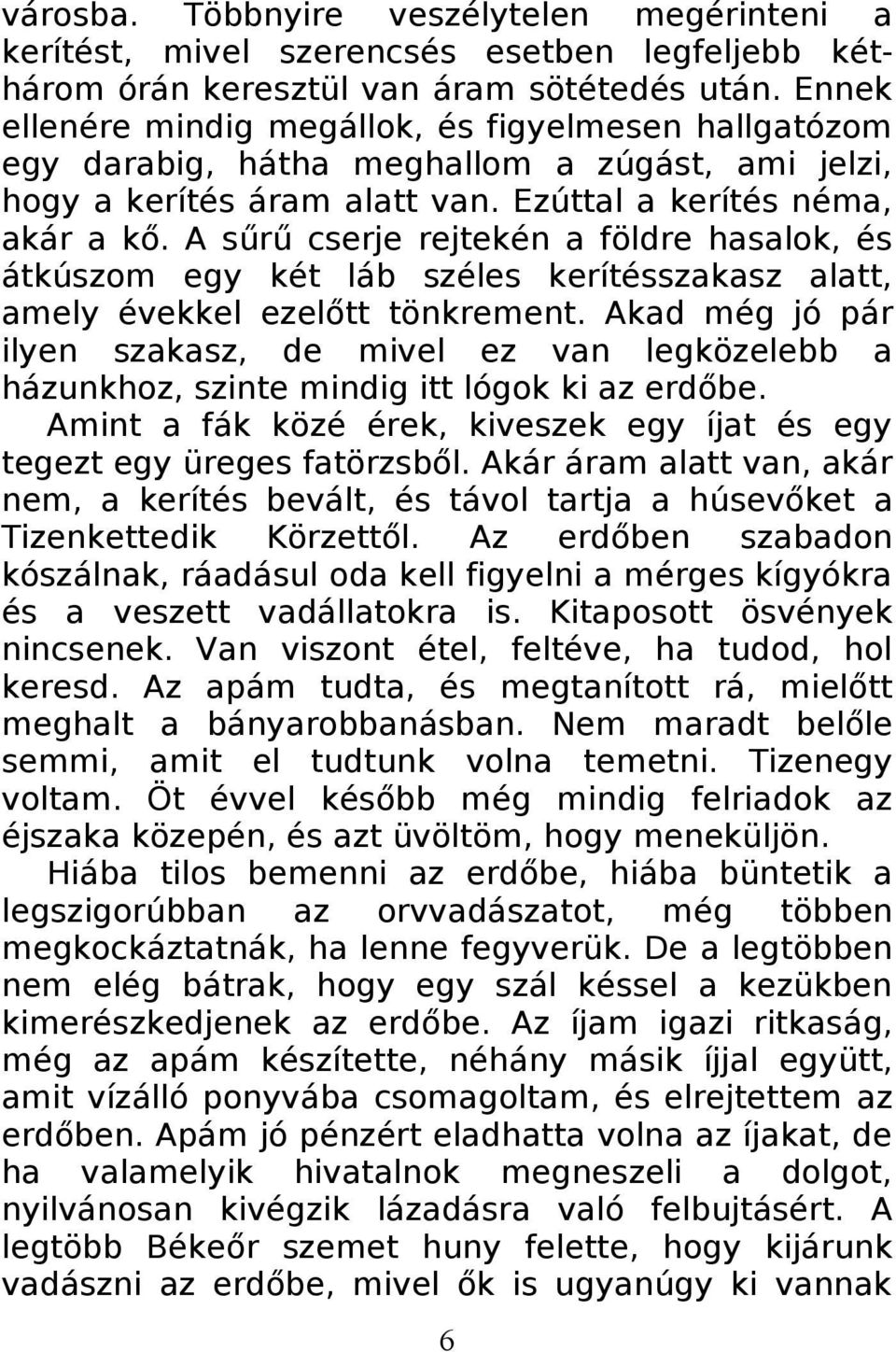 A sűrű cserje rejtekén a földre hasalok, és átkúszom egy két láb széles kerítésszakasz alatt, amely évekkel ezelőtt tönkrement.