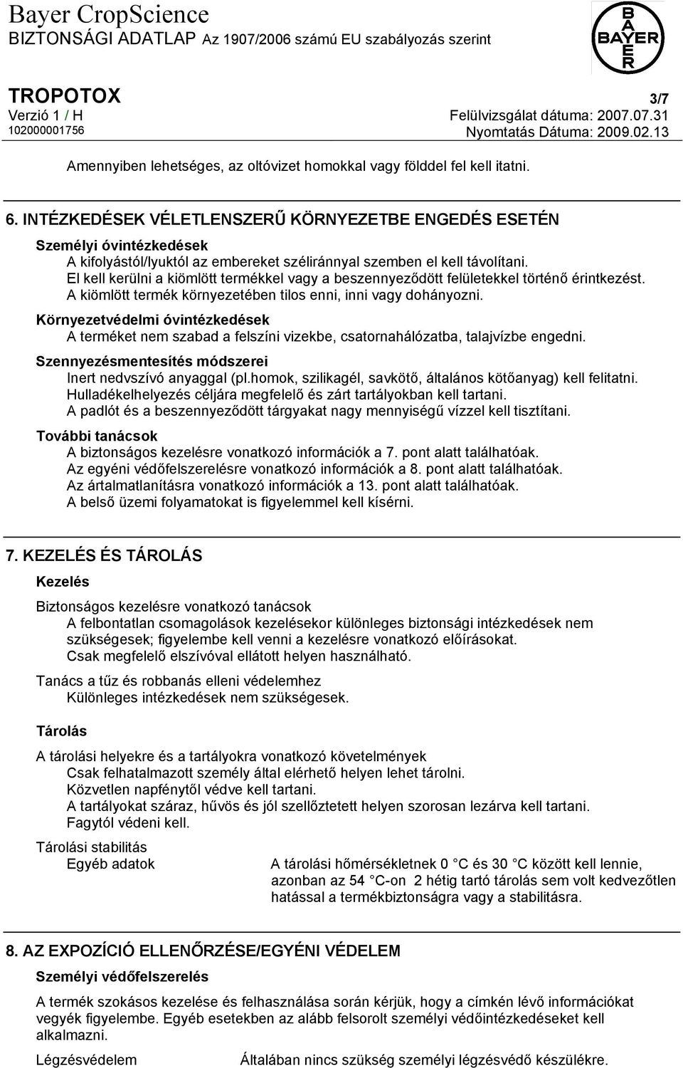 El kell kerülni a kiömlött termékkel vagy a beszennyeződött felületekkel történő érintkezést. A kiömlött termék környezetében tilos enni, inni vagy dohányozni.