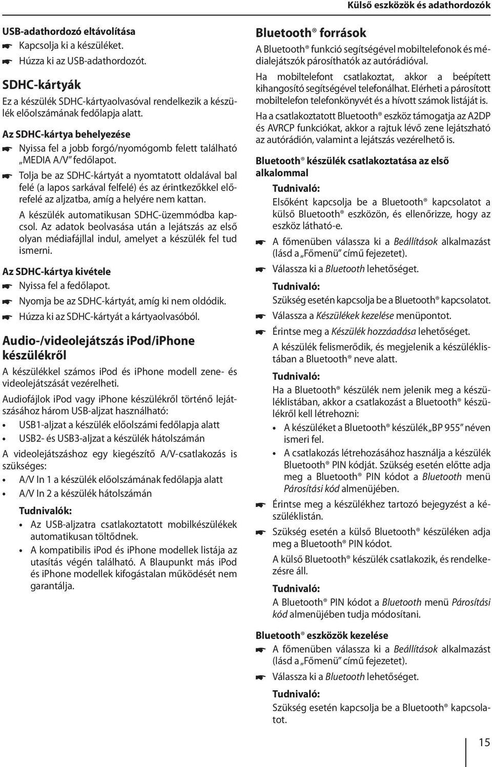 Tolja be az SDHC-kártyát a nyomtatott oldalával bal felé (a lapos sarkával felfelé) és az érintkezőkkel előrefelé az aljzatba, amíg a helyére nem kattan.