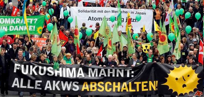 Fukushima politikai hatásai Németország: 2011 elején 17 atomerőművi blokk üzemelt 20 300 MW kapacitással Hagyományosan