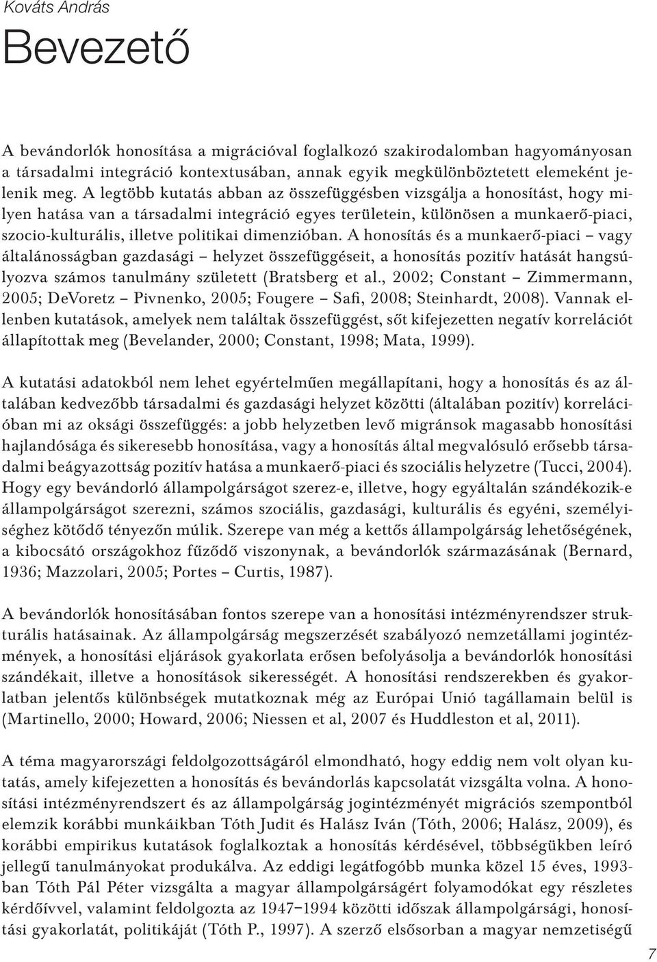 dimenzióban. A honosítás és a munkaerô-piaci vagy általánosságban gazdasági helyzet összefüggéseit, a honosítás pozitív hatását hangsúlyozva számos tanulmány született (Bratsberg et al.