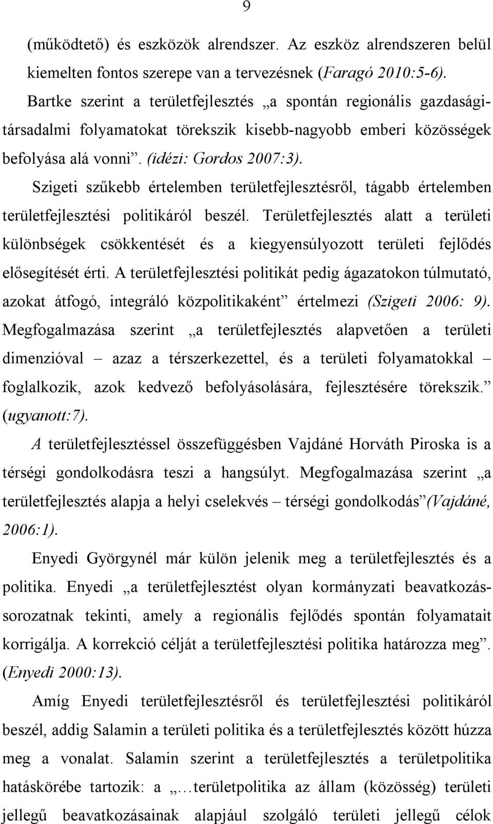 Szigeti szűkebb értelemben területfejlesztésről, tágabb értelemben területfejlesztési politikáról beszél.