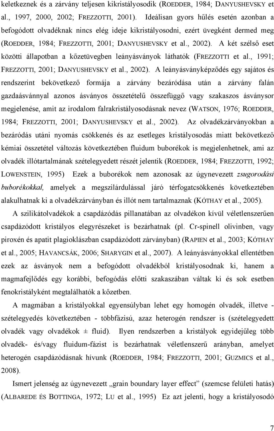 A két szélső eset közötti állapotban a kőzetüvegben leányásványok láthatók (FREZZOTTI et al., 1991; FREZZOTTI, 2001; DANYUSHEVSKY et al., 2002).