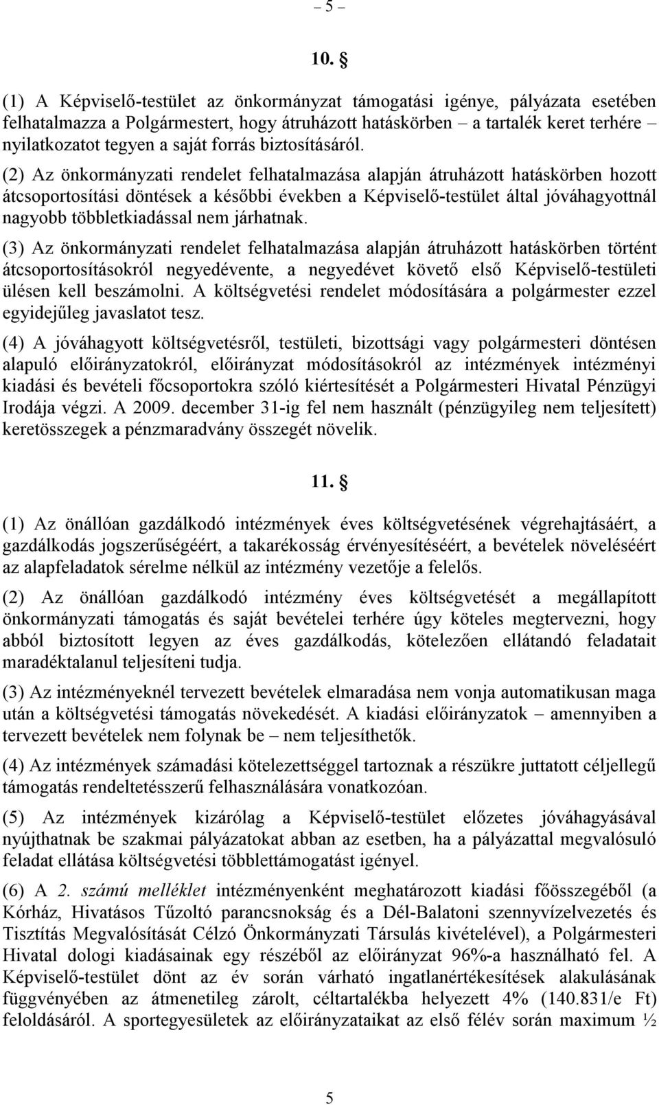 (2) Az önkormányzati rendelet felhatalmazása alapján átruházott hatáskörben hozott átcsoportosítási döntések a későbbi években a Képviselő-testület által jóváhagyottnál nagyobb többletkiadással nem