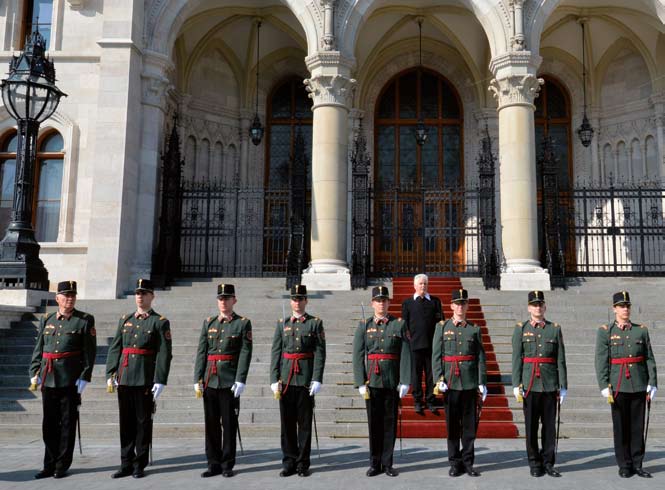 A díszlépcsőház Steindl Imre az Országház szimmetriatengelyében elhelyezkedő lépcsőcsarnokot nagy történelmi események színhelyének álmodta meg.