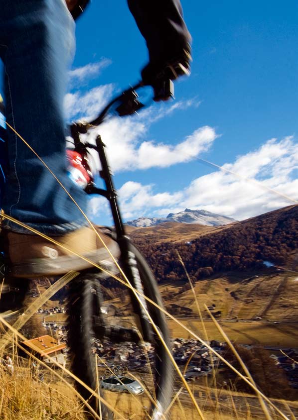 Bringázás a vadonban Az MTB kerékpárok számtalan fantasztikus élményt szerezhetnek a két kerék szerelmeseinek. Felszereltségük és rendeltetésük a nehéz terepekhez igazodnak.