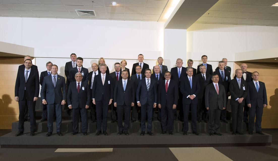 Összekapcsolt Haderők Kezdeményezést (Connected Forces Initiative) vitatták meg a miniszterek, az Észak-atlanti Tanács ülésén pedig a NATO Védelmi Tervezési Folyamata (Defence Planning Process) és a