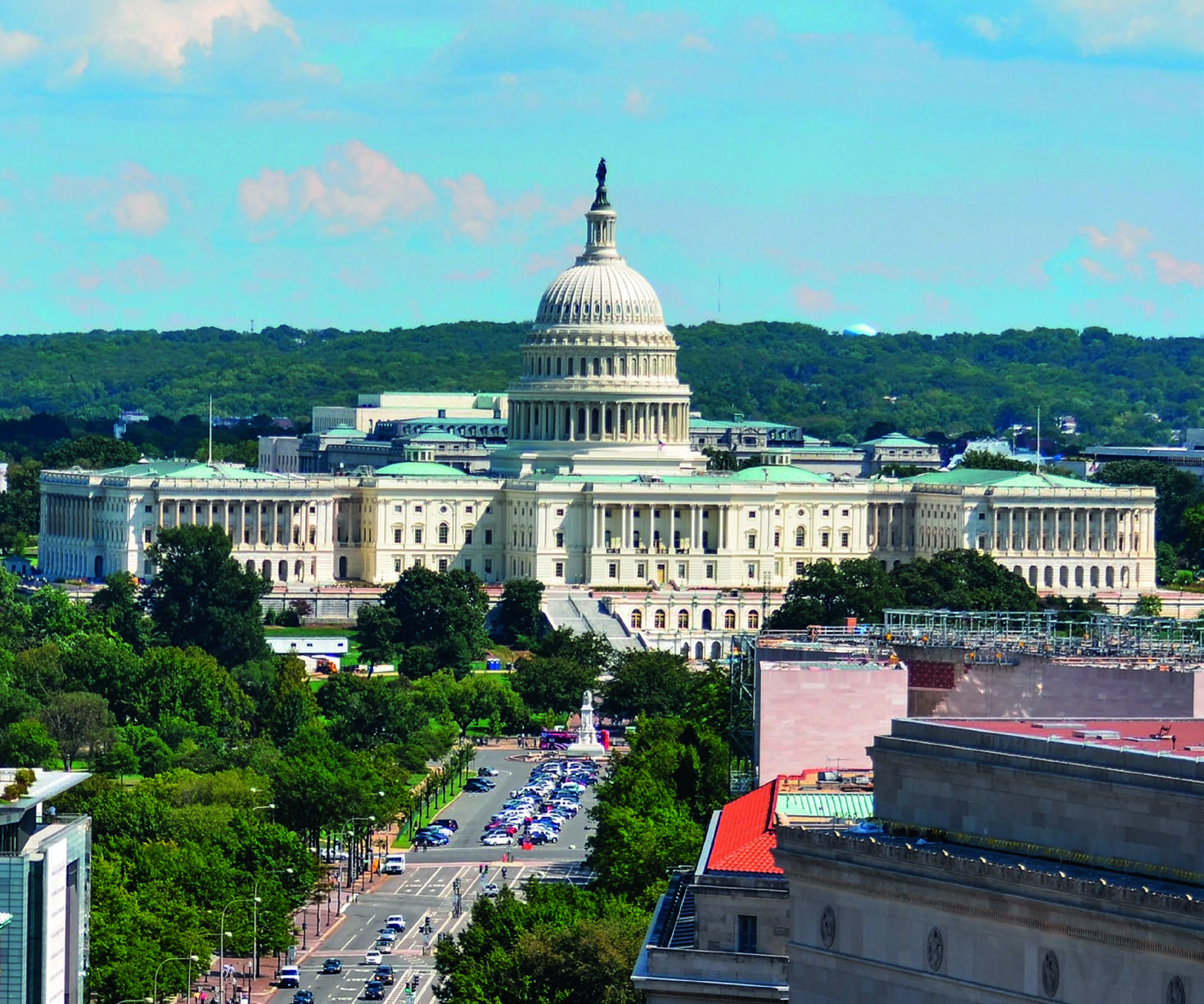 Az Egyesült Államok Kongresszusának székháza napjainkban Az Egyesült Államok továbbra is a nemzet kormányának működési helye, továbbá a kongresszus két házának 435 képviselője és 100 szenátora is az
