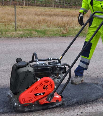 Aszfalt tömörítésére termett Nagysebességű aszfalttömörítők MV90, MV100 és MV115 típusú gépeinket kifejezetten aszfalt tömörítésére terveztük.