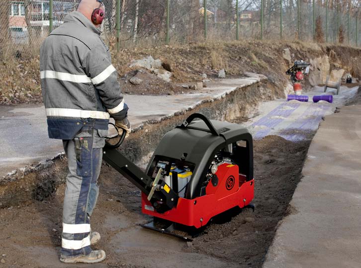 Önjáró irányváltós tömörítőgépek Gyorsaság és tartosság Maximalistákhoz méltó tömörítési minőség és sebesség? A Chicago Pneumatic irányváltós tömörítőgépeivel természetesen megoldható!