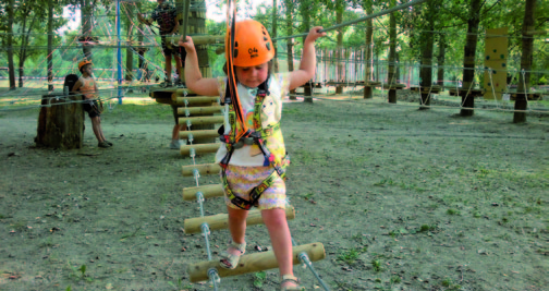 EN RO Maros Adventure Park Experiences for children and adults Parcul de aventuri Mureş Impresii plăcute pentru mici şi mari The beautiful Maros riverside is the most valuable natural endowment of