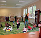 15 Nové triedy sa podarili Nový školský rok sa začal nielen pre deti zo stredných a základných škôl, ale aj materských. Prvý septembrový začiatok zažila Materská škola sv.