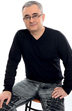 18 Objavujem čaro kancelárie Herec Igor Adamec je od marca riaditeľom Televízie Ružinov (TVR). Má pred sebou viacero úloh, aby túto lokálnu televíziu viac dostal k divákom.