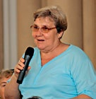 22 Seniori na Letnej univerzite Posledné dva augustové týždne sa takmer 150 bratislavských, medzi nimi aj niekoľko ružinovských, seniorov vrátilo opäť do školských lavíc.