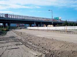 3 Pri letisku sa rozbehla stavba Pharosu Pharos Business Park je nová štvrť, ktorá má postupne vyrásť na vyše 350 tisíckach metrov štvorcových medzi Letiskom M. R.