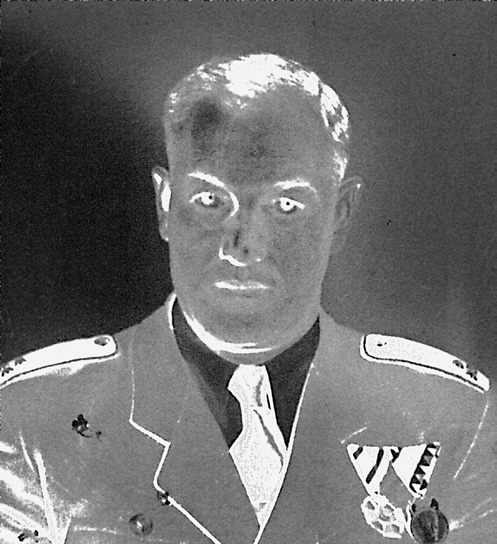 DEBRECzENI JÓZSEF ezredes 1909. szeptember 9-én született Debrecenben.