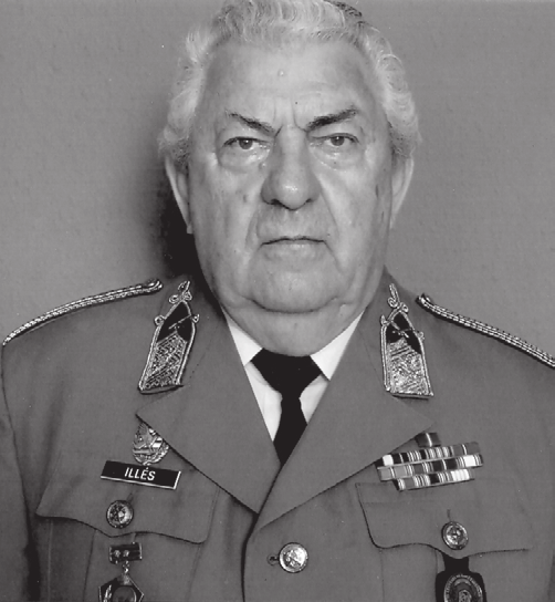 ILLÉS LÁSZLÓ ny. ezredes 1932. április 26-án született Debrecenben. A Dózsa Lövész Tiszti Iskola elvégzése után 1951-ben avatták alhadnaggyá.