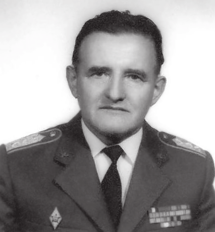 PESTI ISTVÁN ny. mk. ezredes 1927. november 4-én született Sárszentlőrincen. 1942-ben kezdte meg tanulmányait a Repülő Csapattiszthelyettes Képző Szakiskolában.