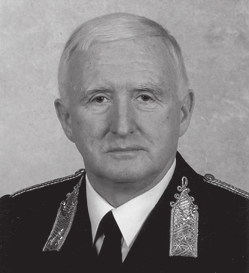 KOSITZKY ATTILA ny. altábornagy 1943. szeptember 4-én született Kazincbarcikán. 1961 65 között végezte el a Repülő Tiszti Iskolát és avatták hadnaggyá.